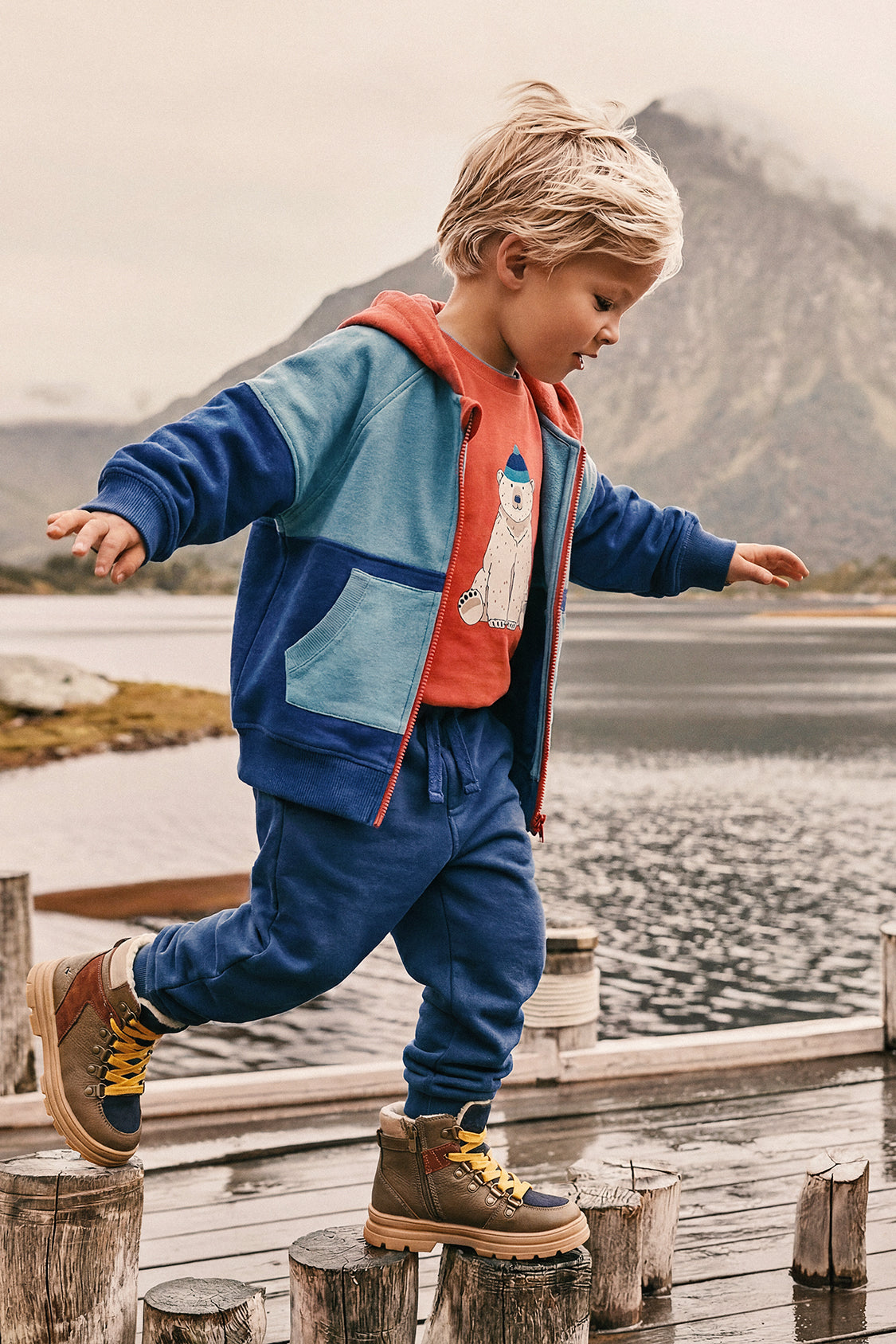 Child wearing the Long Sleeve Organic Cotton T-Shirt Rose Orange by Deux par Deux, lifestyle photo 1