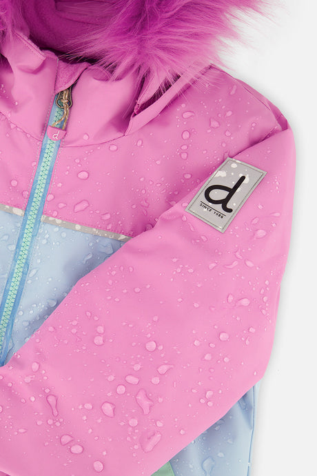 Deux par Deux girls DISCOVER snowsuit, pinkish violet colour-block – close-up of the water-repellent jacket shell and logo patch
