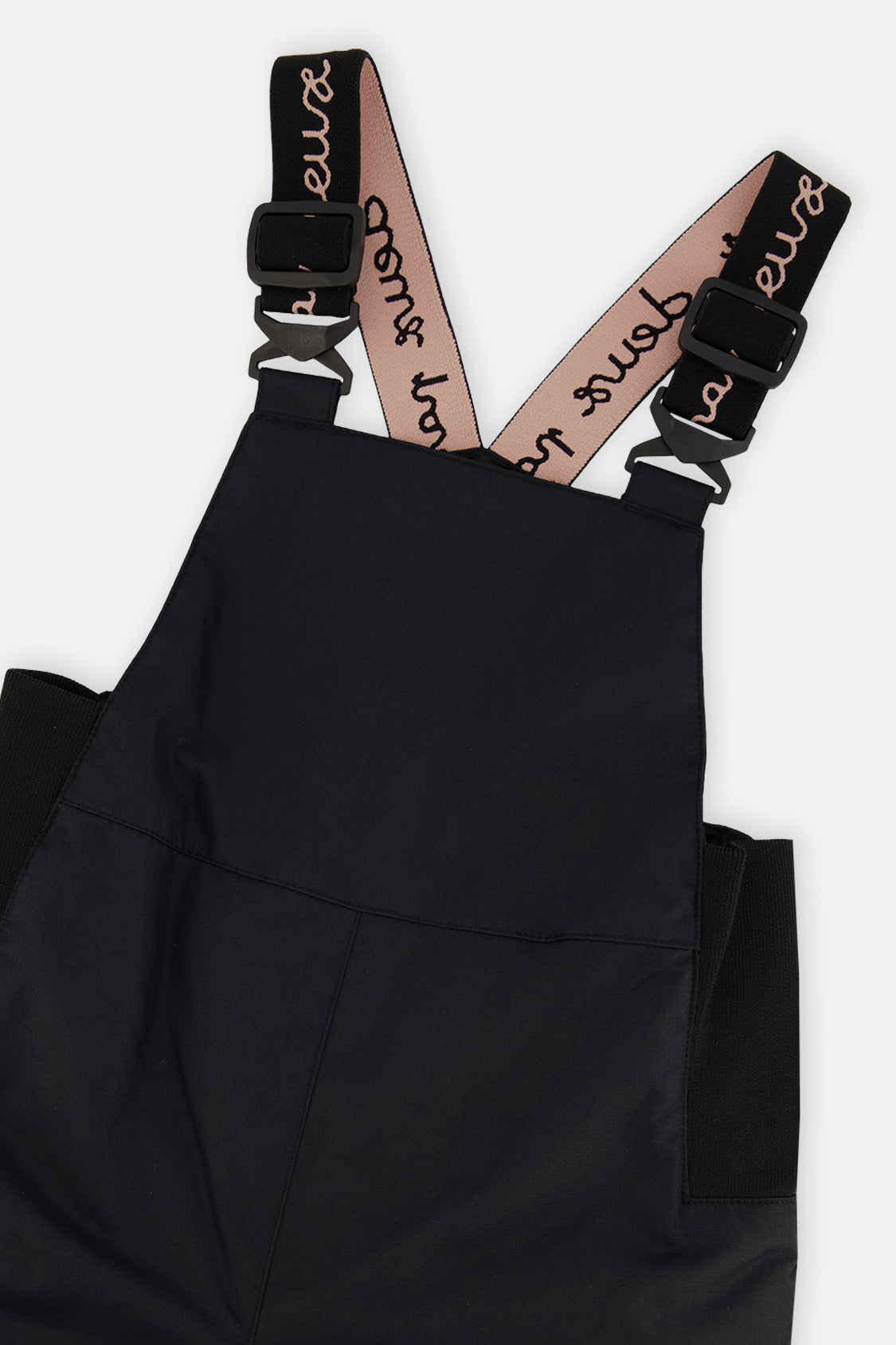 Deux par Deux girls DISCOVER snowsuit, pink and black – close-up of the bib and suspender buckles