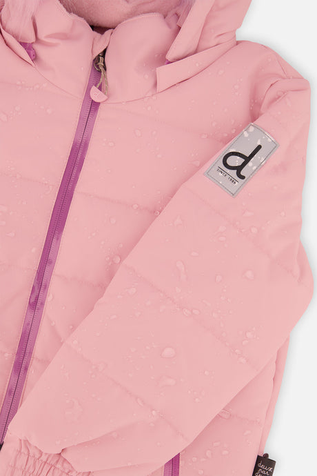 Deux par Deux girls PLAY snowsuit, light pink – close-up of the water-repellent jacket shell and logo patch