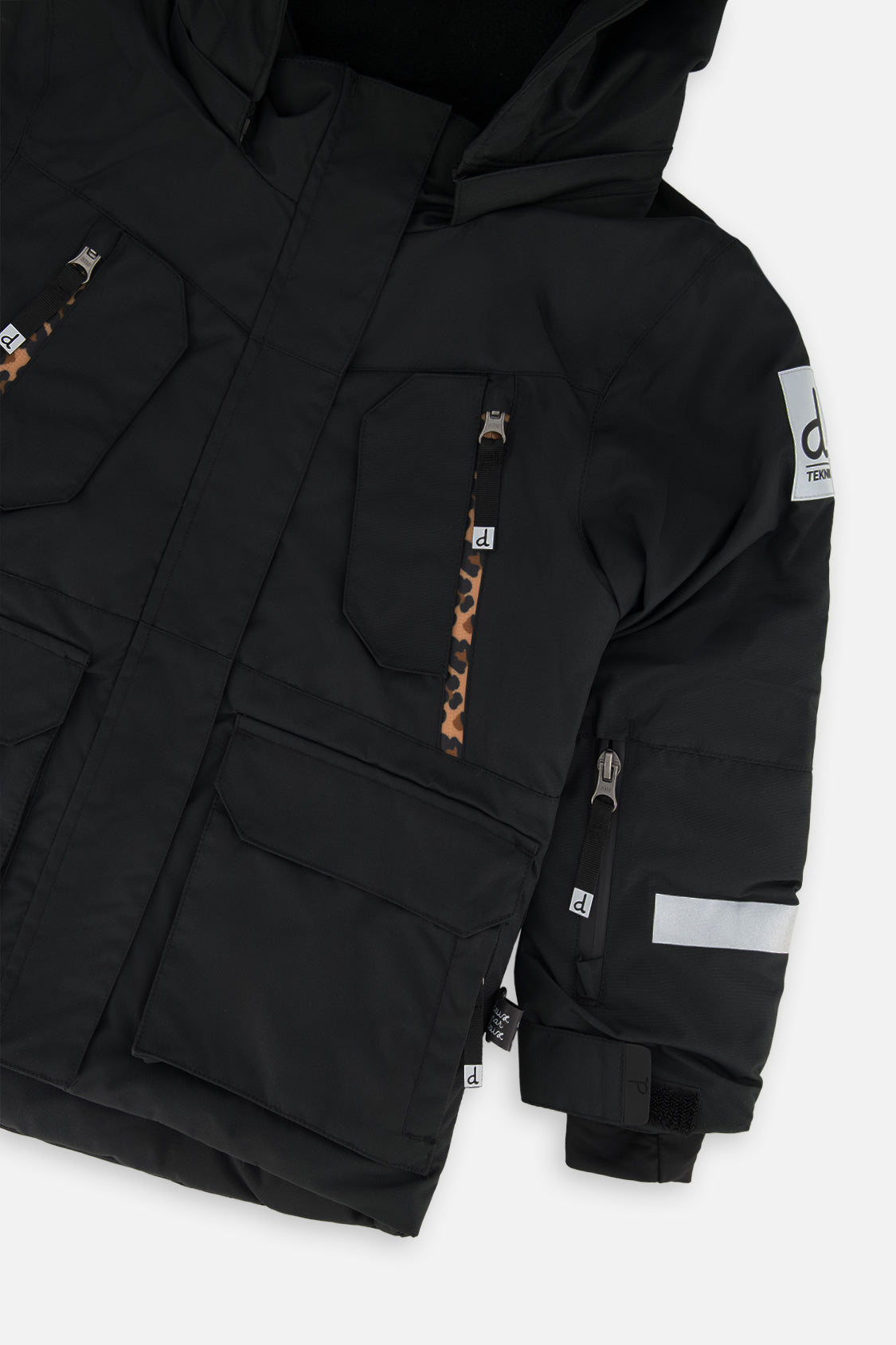 Deux par Deux girls' Teknik two-piece snowsuit, black jacket with leopard print pants – jacket detail close-up