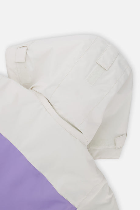 Close-up of the color-block TEKNIK jacket hood