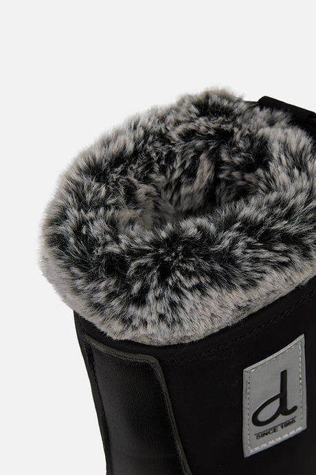 Deux par Deux kids' black winter boots with removable liner – close-up of the faux fur trim