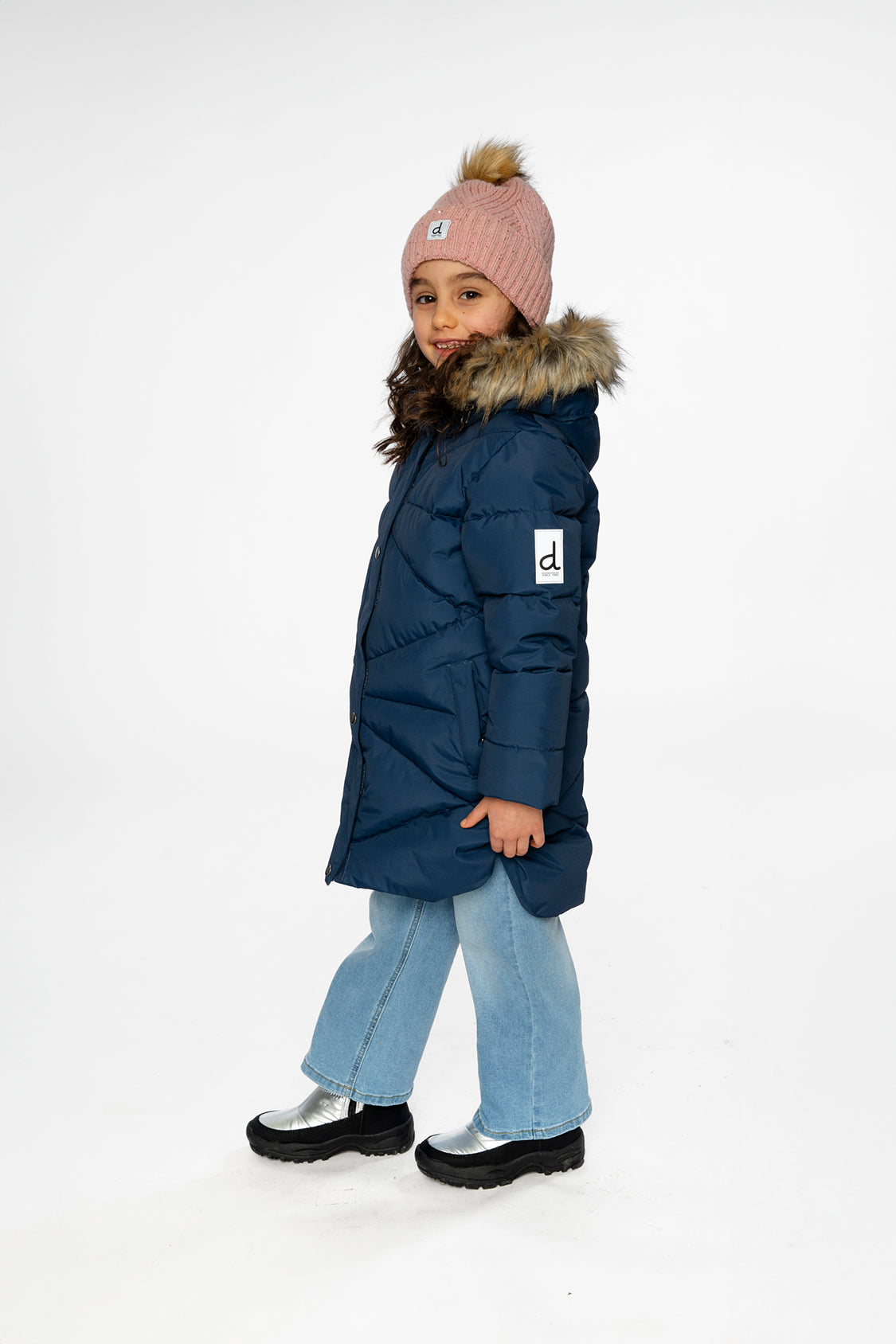 Child wearing the Deux par Deux long dark blue puffer coat, lookbook photo 2